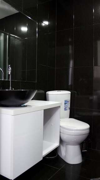 Отель Hotel M9 Тбилиси Номер с кроватью размера «king-size» и балконом-3