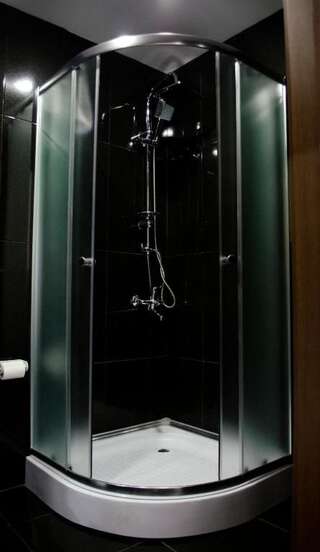 Отель Hotel M9 Тбилиси Номер с кроватью размера «king-size» и балконом-12